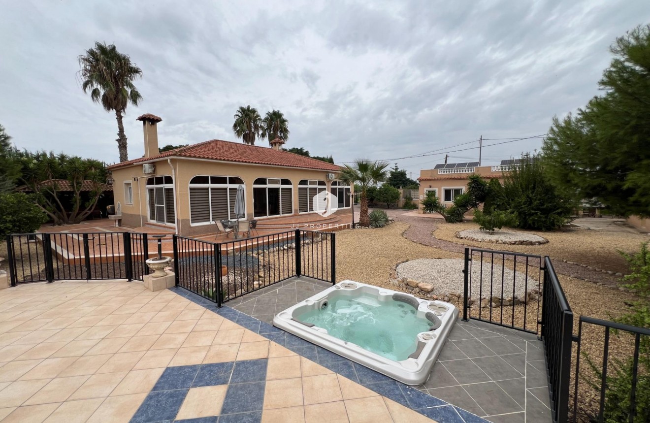 Tweedehands - Villa -
Dolores - Cmno. Escorredor