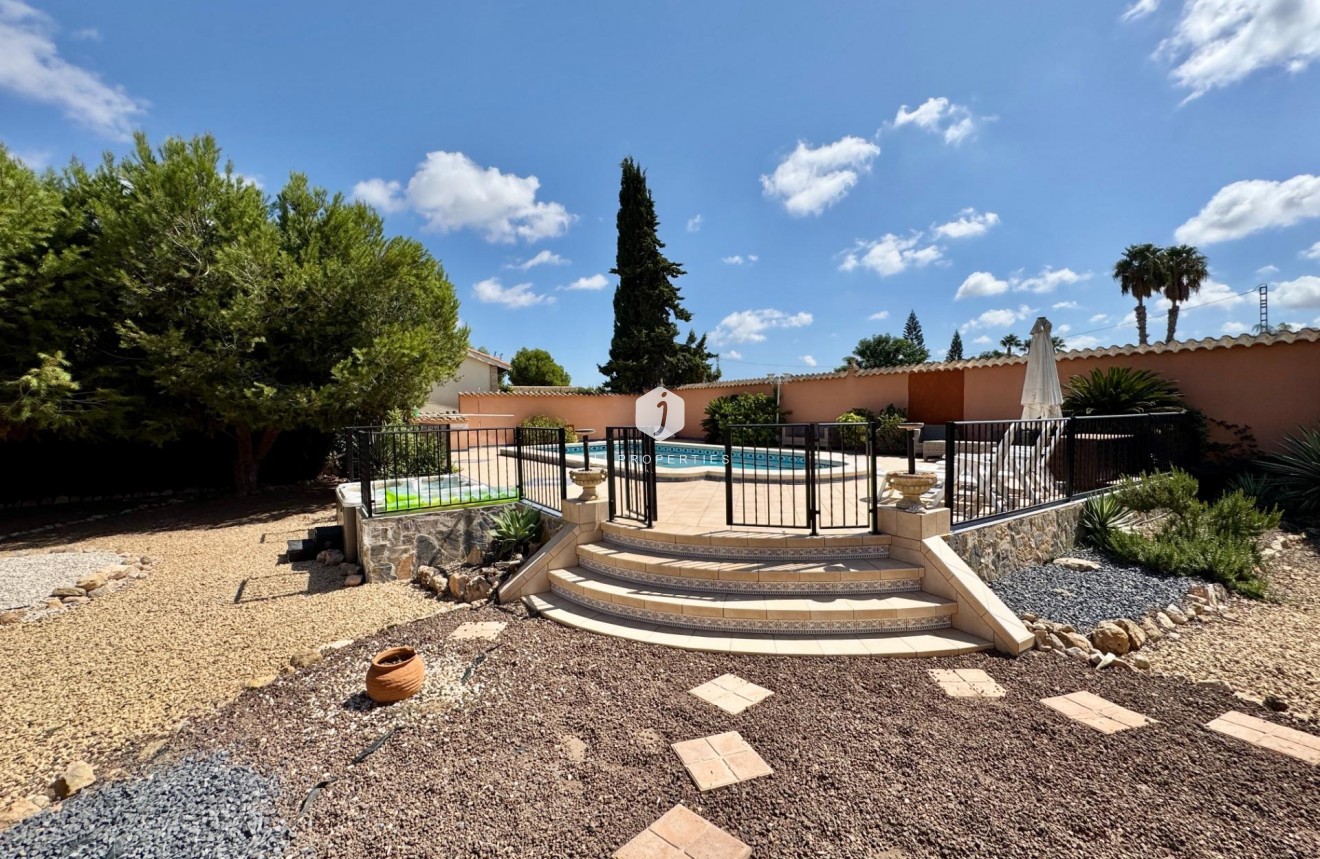 Tweedehands - Villa -
Dolores - Cmno. Escorredor