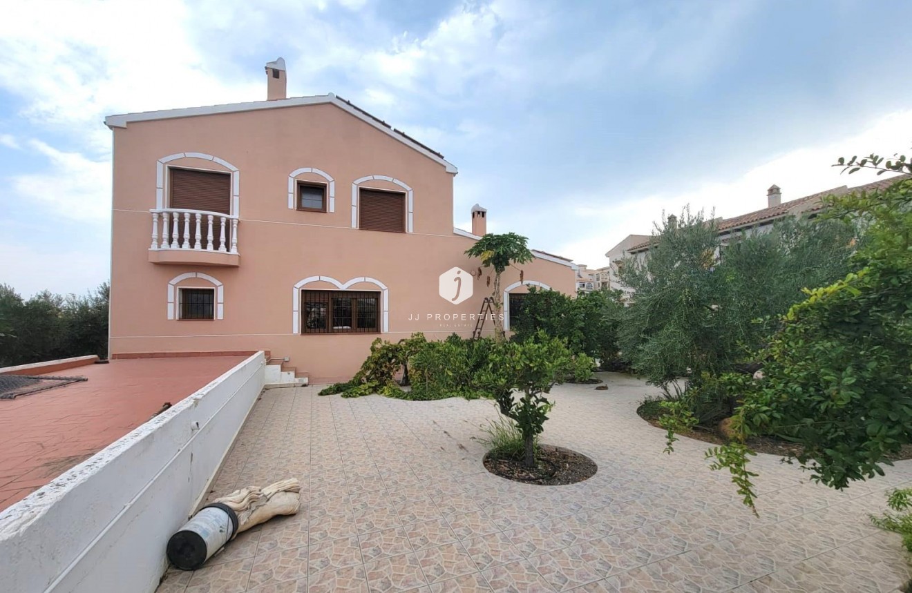 Tweedehands - Villa -
Torrevieja - aguas nuevas