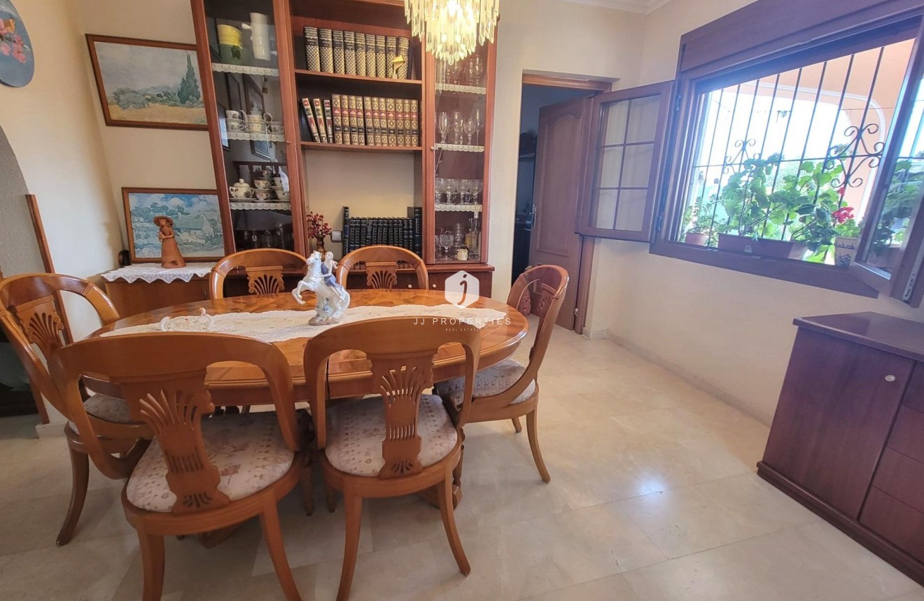 Tweedehands - Villa -
Torrevieja - aguas nuevas