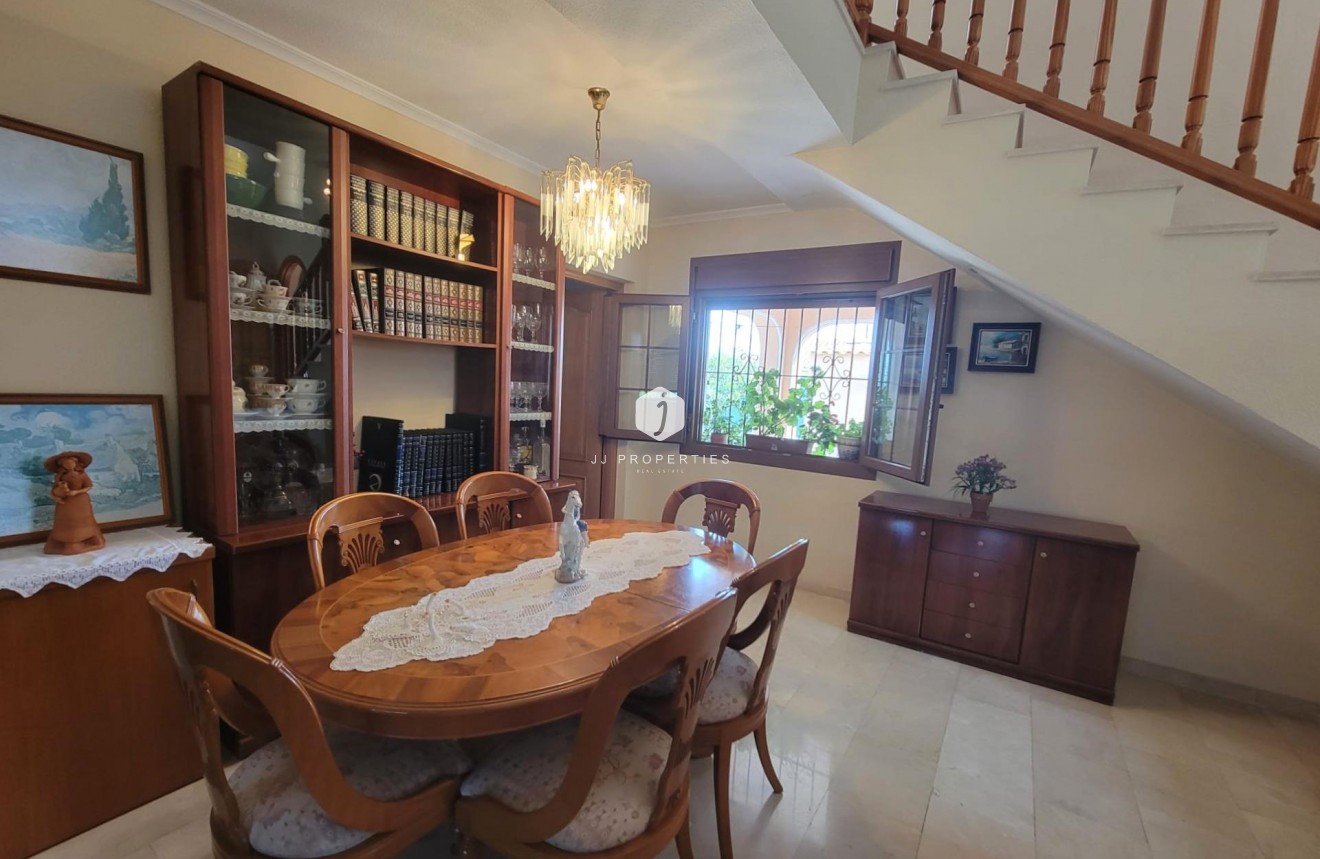 Tweedehands - Villa -
Torrevieja - aguas nuevas