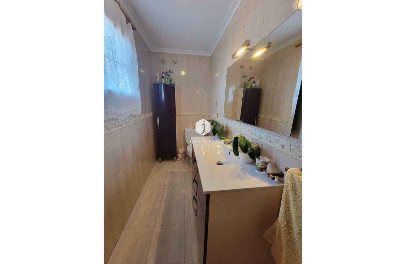 Tweedehands - Villa -
Torrevieja - aguas nuevas