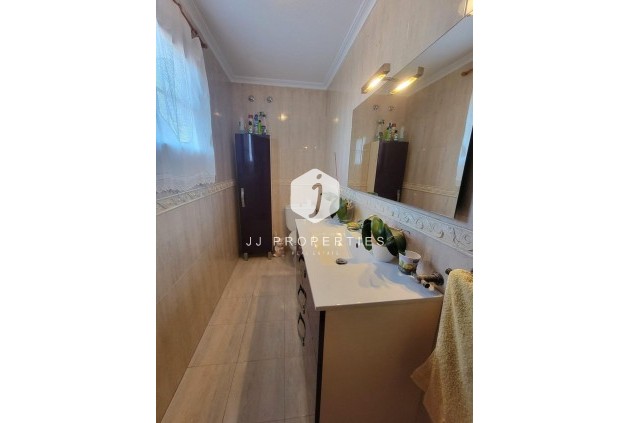 Tweedehands - Villa -
Torrevieja - aguas nuevas