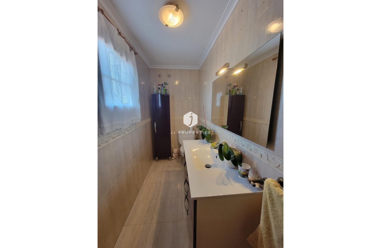 Tweedehands - Villa -
Torrevieja - aguas nuevas