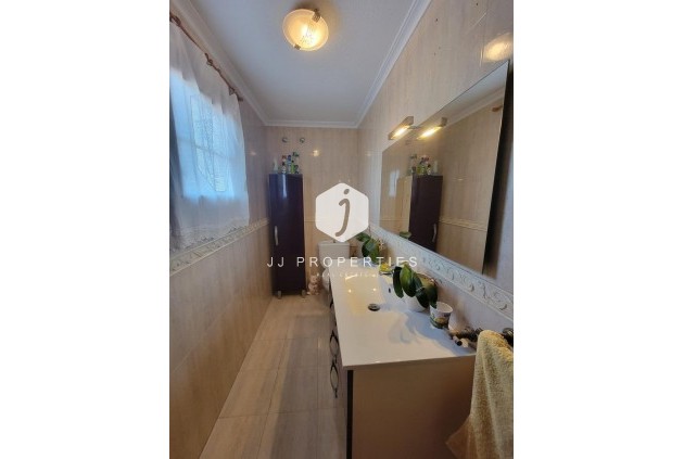 Tweedehands - Villa -
Torrevieja - aguas nuevas