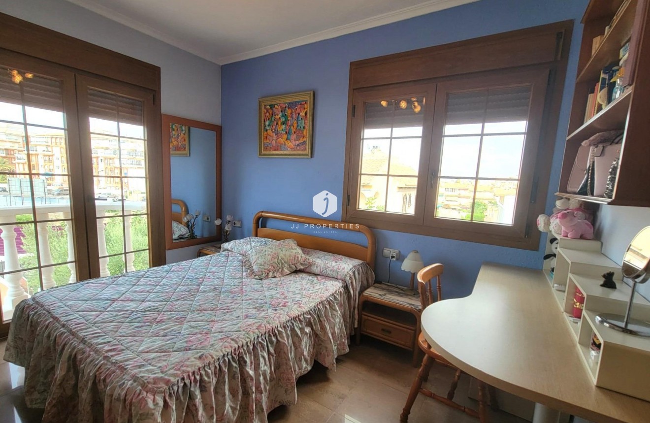 Tweedehands - Villa -
Torrevieja - aguas nuevas