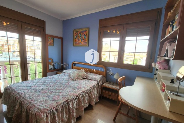 Tweedehands - Villa -
Torrevieja - aguas nuevas