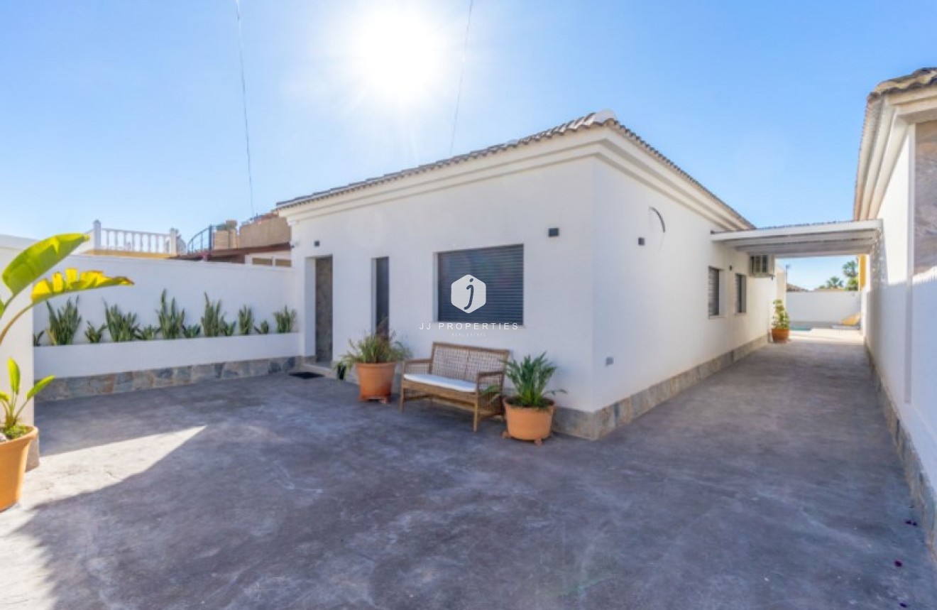 Tweedehands - Villa -
Torrevieja - Costa Blanca