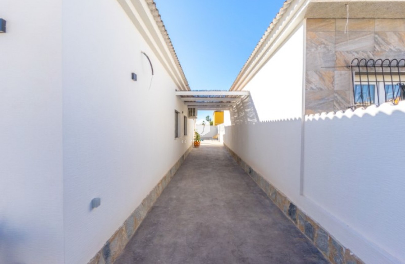 Tweedehands - Villa -
Torrevieja - Costa Blanca