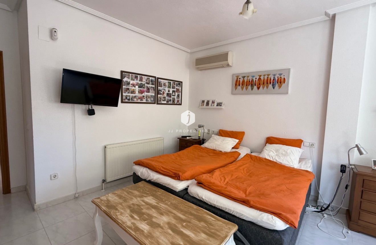 Tweedehands - Villa -
Orihuela Costa - Costa Blanca