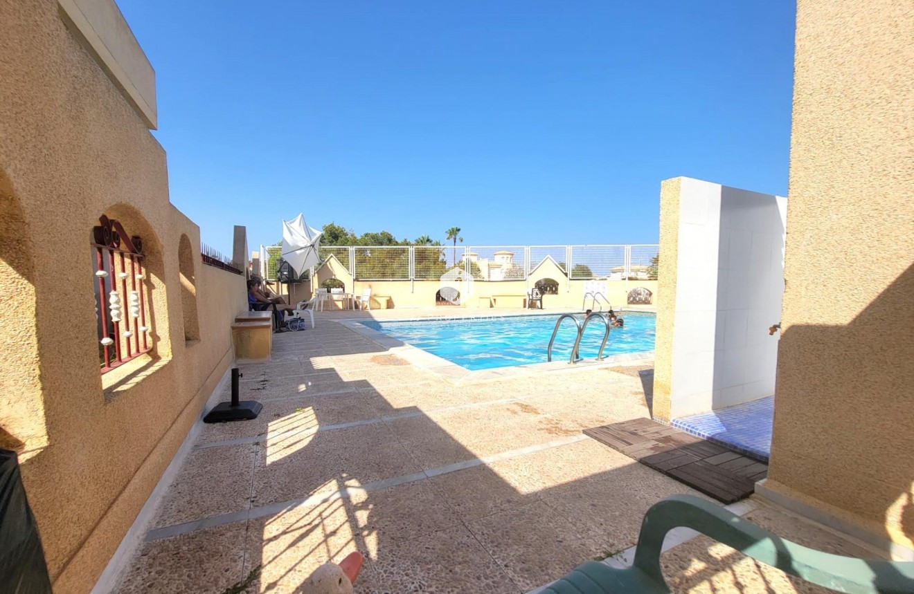 Z drugiej ręki - Szalet -
Orihuela Costa - Playa Flamenca