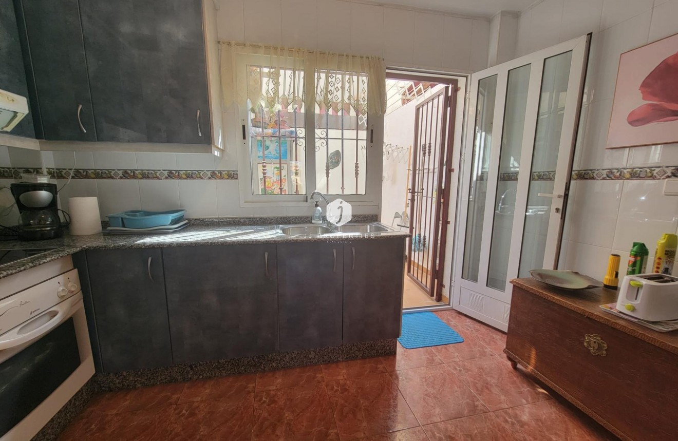 Z drugiej ręki - Szalet -
Orihuela Costa - Playa Flamenca