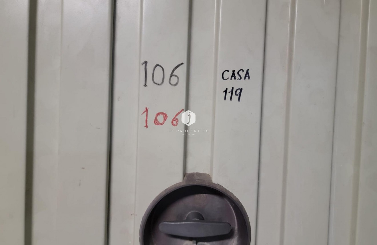 Z drugiej ręki - Szalet -
Orihuela Costa - Playa Flamenca