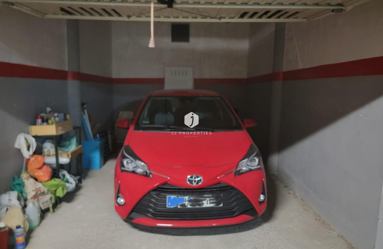 Z drugiej ręki - Szalet -
Orihuela Costa - Playa Flamenca