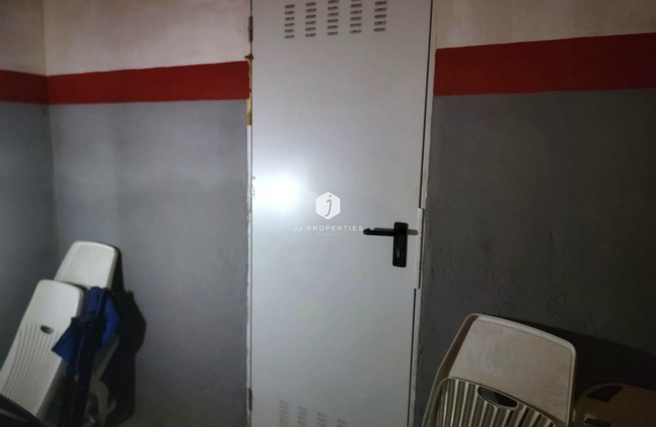 Z drugiej ręki - Szalet -
Orihuela Costa - Playa Flamenca