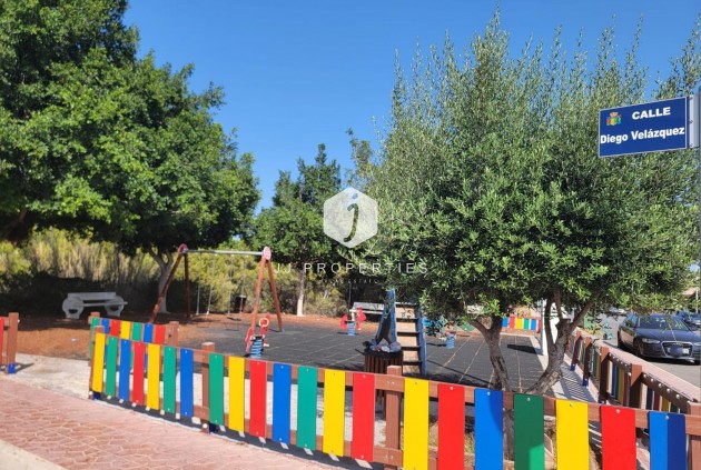 Z drugiej ręki - Szalet -
Orihuela Costa - Playa Flamenca