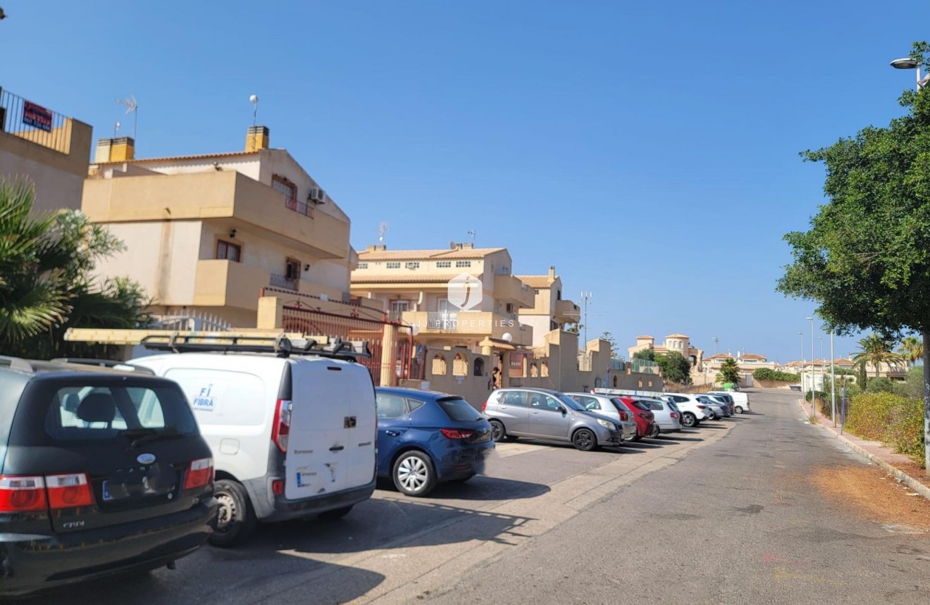 Z drugiej ręki - Szalet -
Orihuela Costa - Playa Flamenca