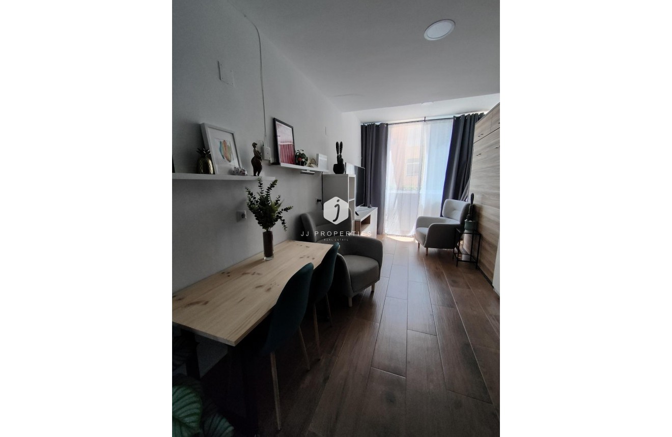 Tweedehands - Appartement / flat -
Torrevieja - La Mata