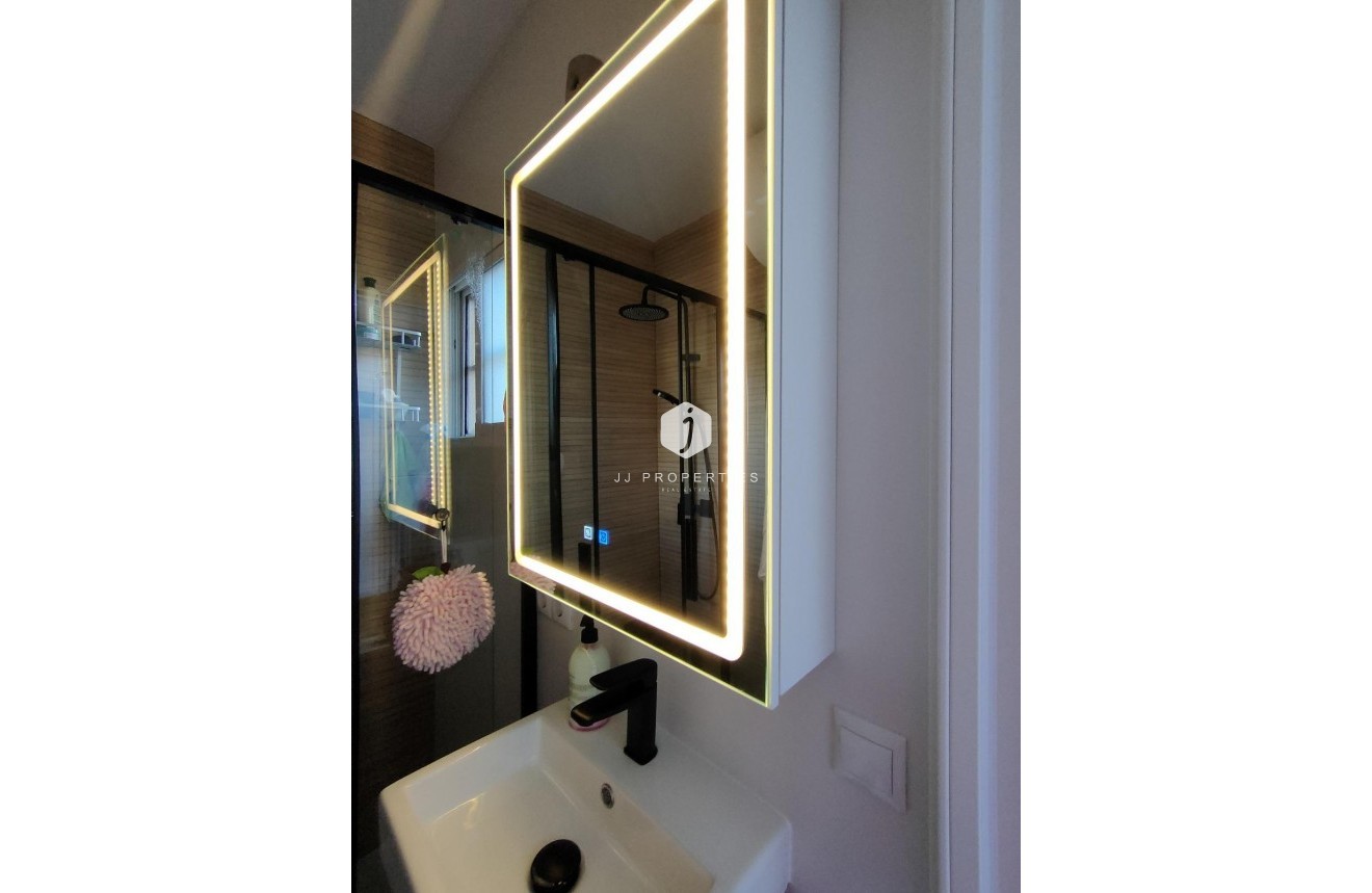 Tweedehands - Appartement / flat -
Torrevieja - La Mata