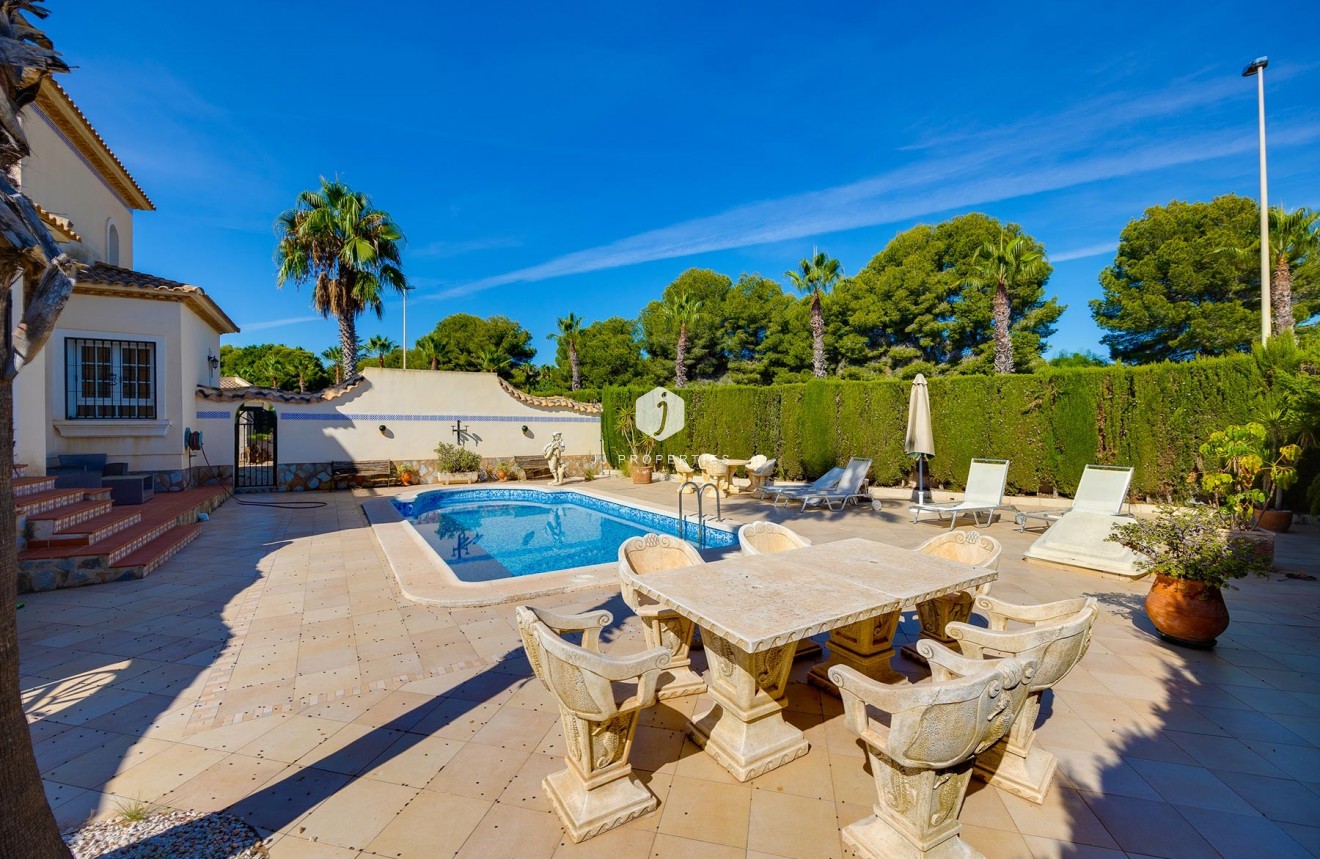 Tweedehands - Villa -
Orihuela Costa - Costa Blanca