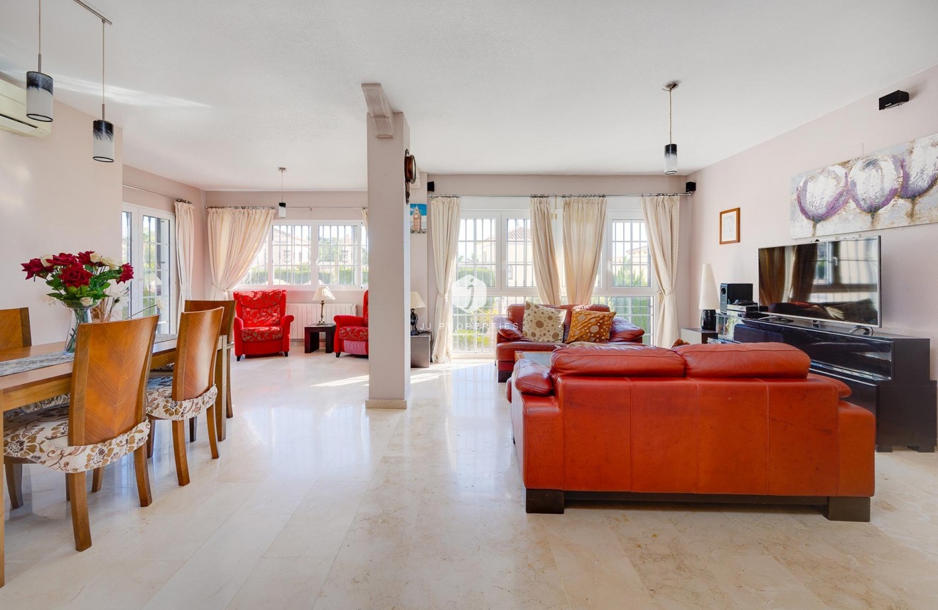 Tweedehands - Villa -
Orihuela Costa - Costa Blanca