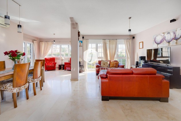 Tweedehands - Villa -
Orihuela Costa - Costa Blanca