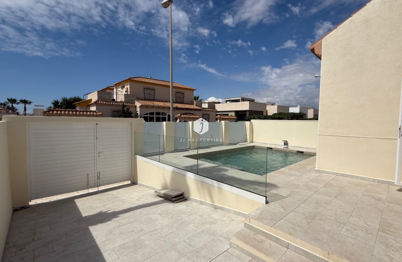 Tweedehands - Villa -
Torrevieja - Costa Blanca
