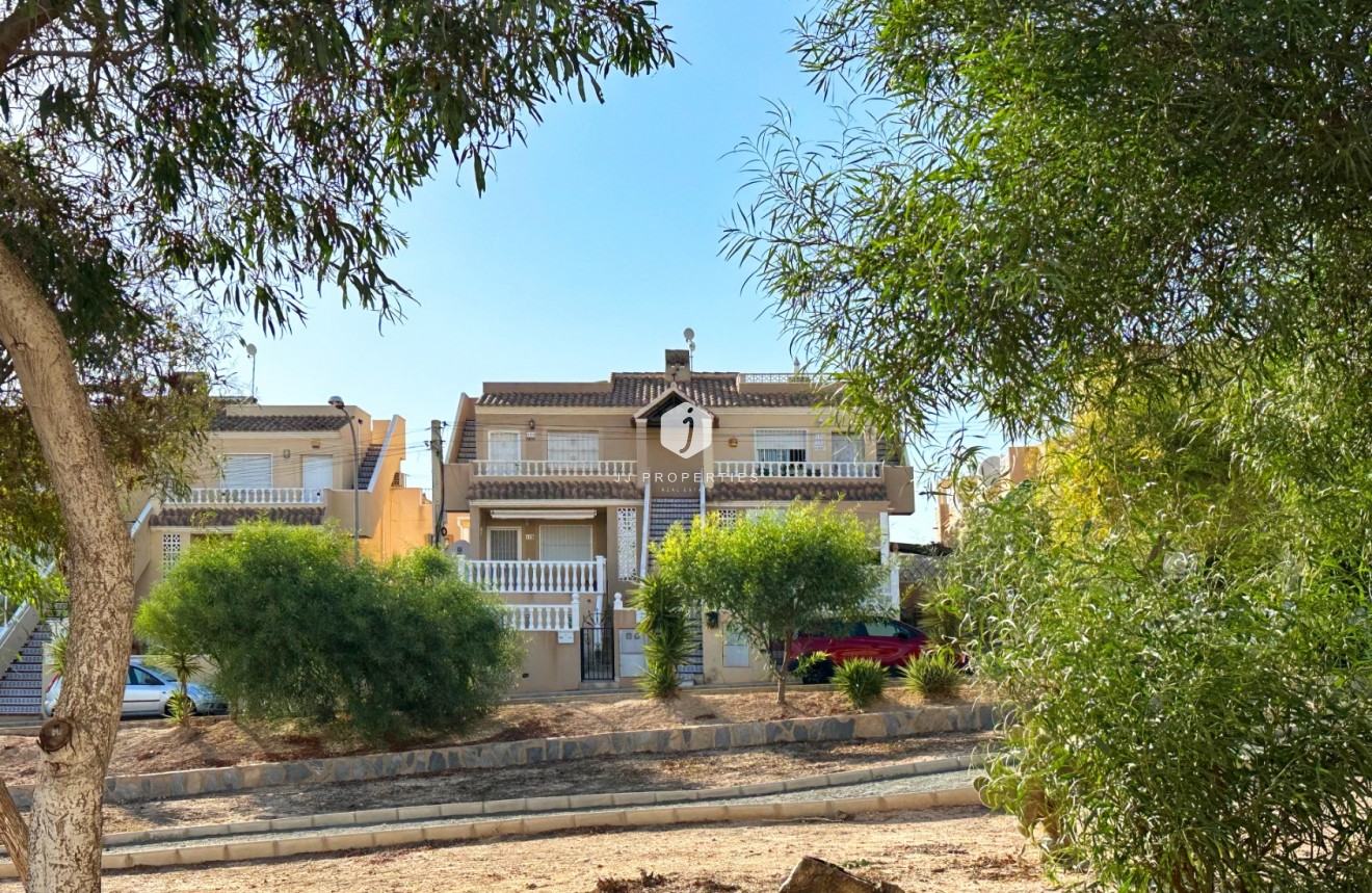 Tweedehands - Bungalow -
San Miguel de Salinas - Inland