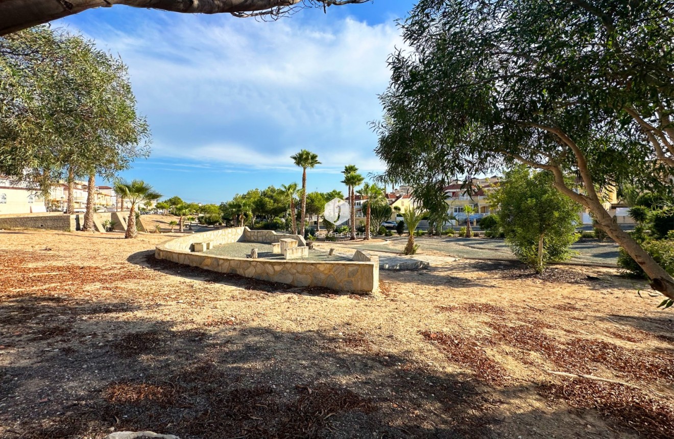 Tweedehands - Bungalow -
San Miguel de Salinas - Inland