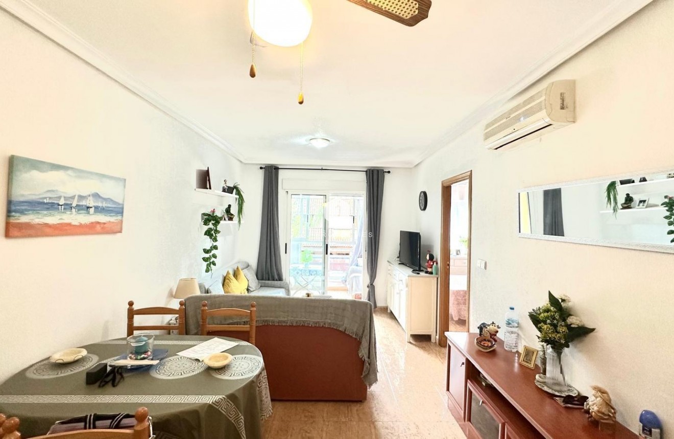 Tweedehands - Appartement / flat -
Torrevieja - Playa del Cura
