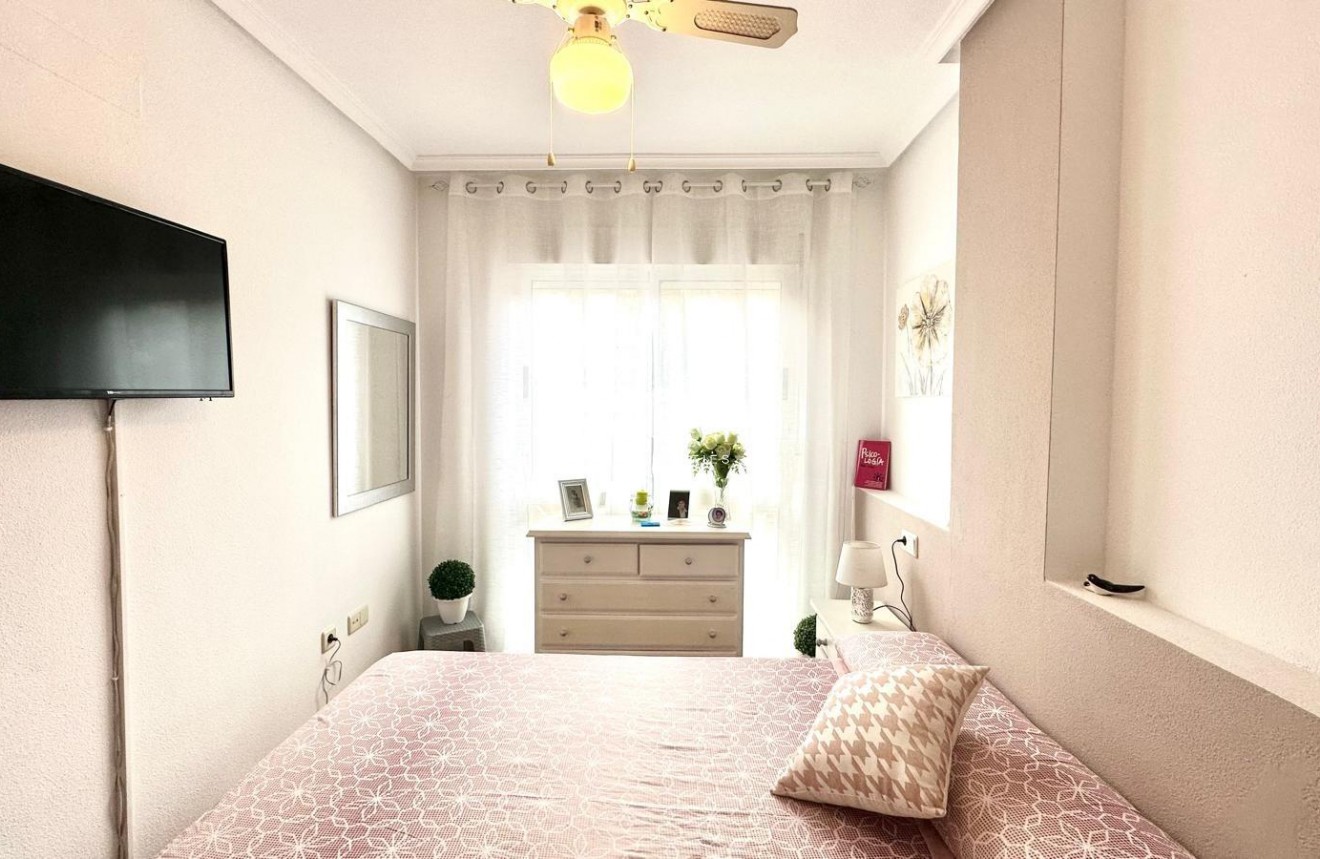Tweedehands - Appartement / flat -
Torrevieja - Playa del Cura