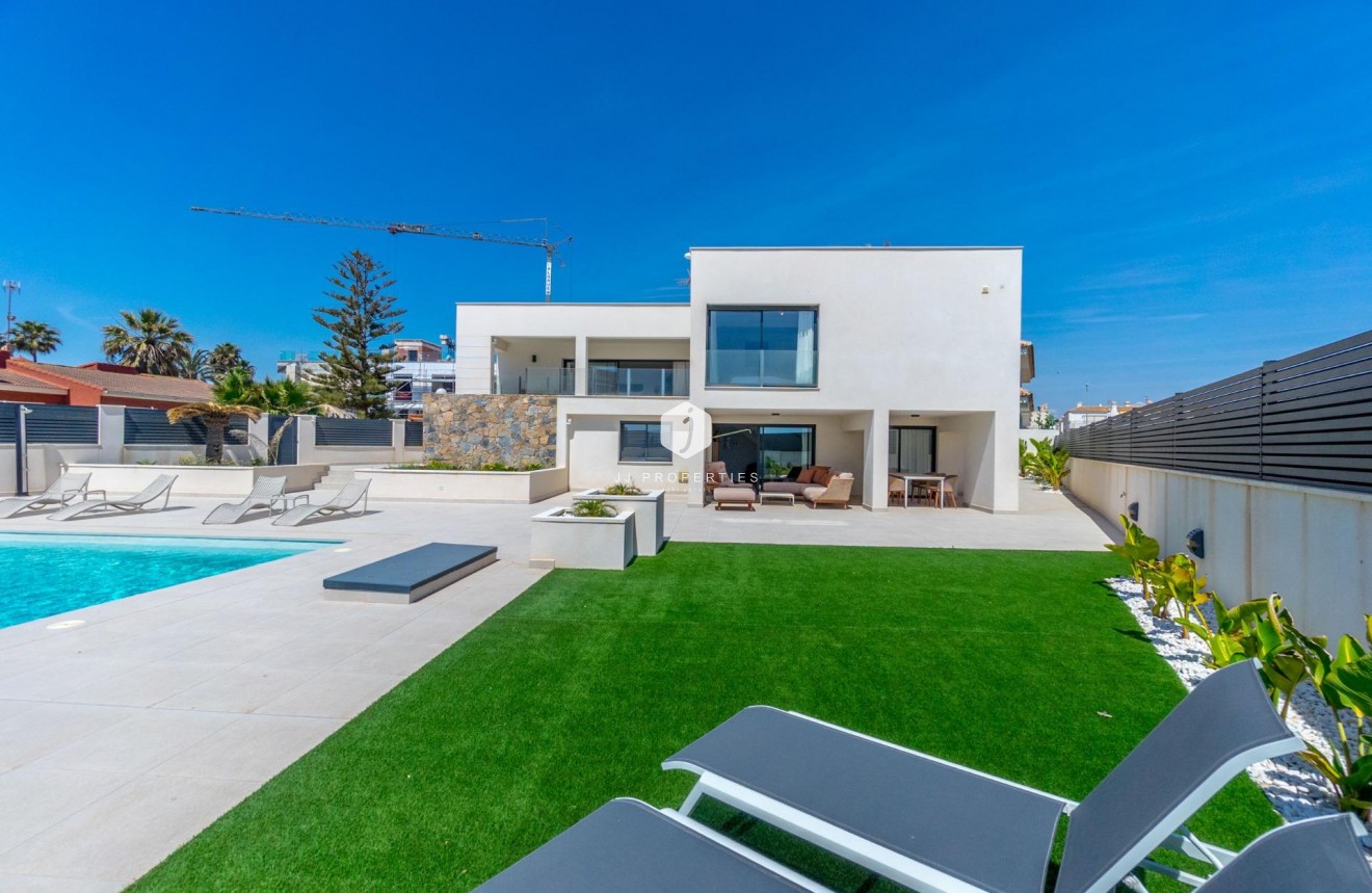 Tweedehands - Villa -
Torrevieja - La veleta
