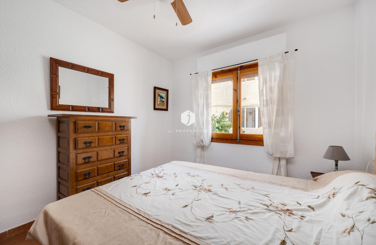 Tweedehands - Appartement / flat -
Torrevieja - La Mata