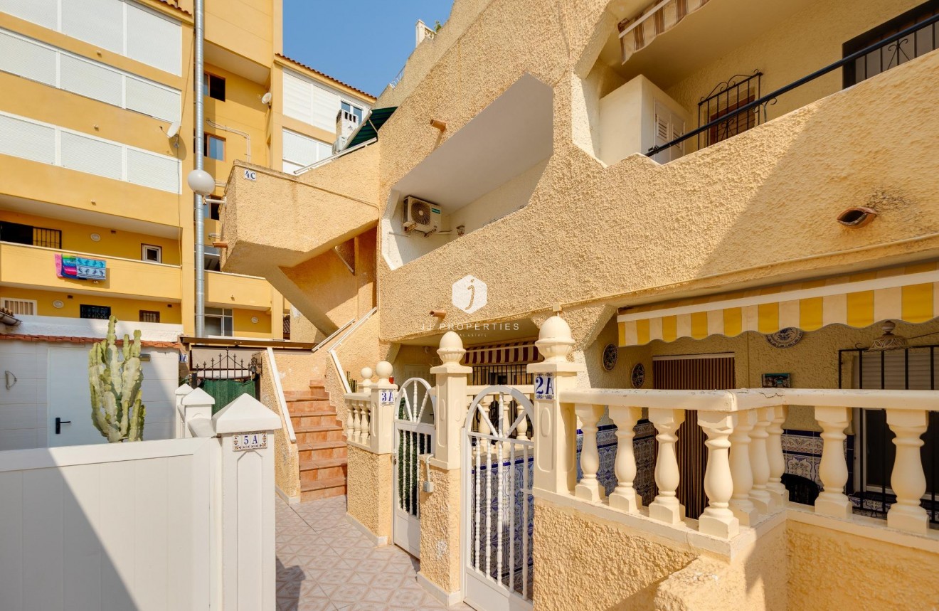 Tweedehands - Appartement / flat -
Torrevieja - La Mata