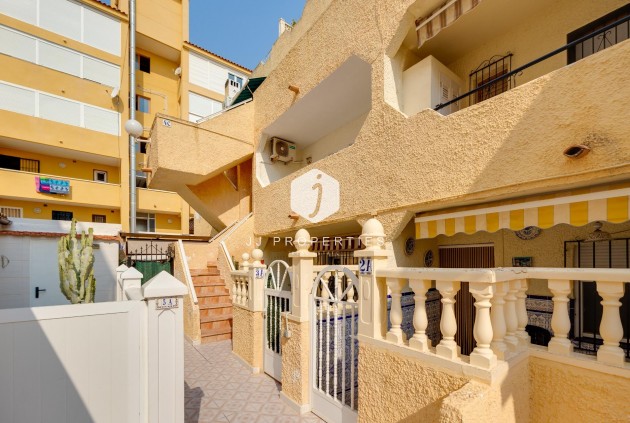 Tweedehands - Appartement / flat -
Torrevieja - La Mata