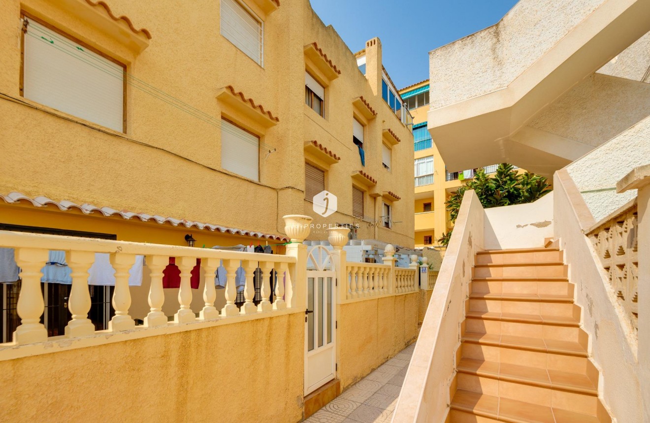 Tweedehands - Appartement / flat -
Torrevieja - La Mata