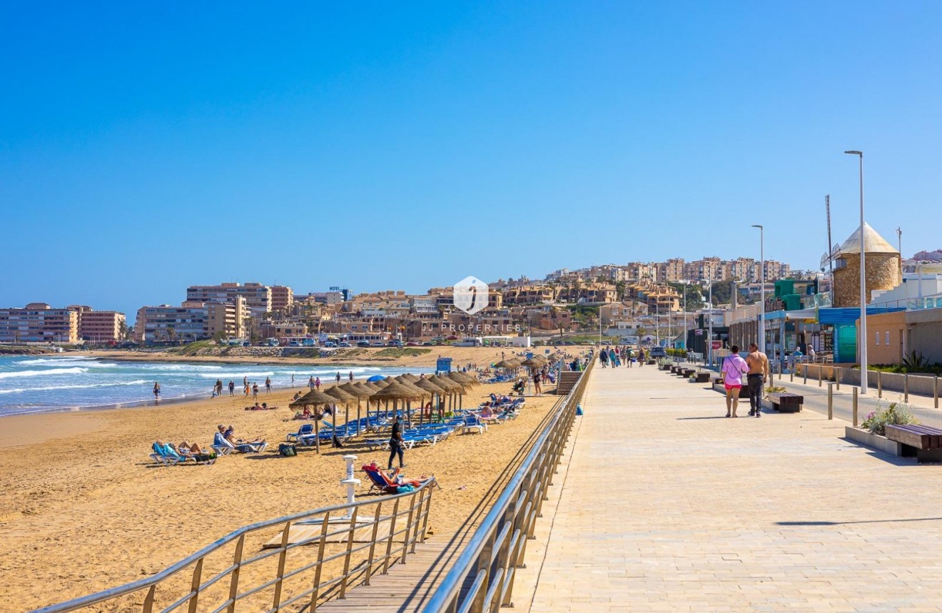 Tweedehands - Appartement / flat -
Torrevieja - La Mata