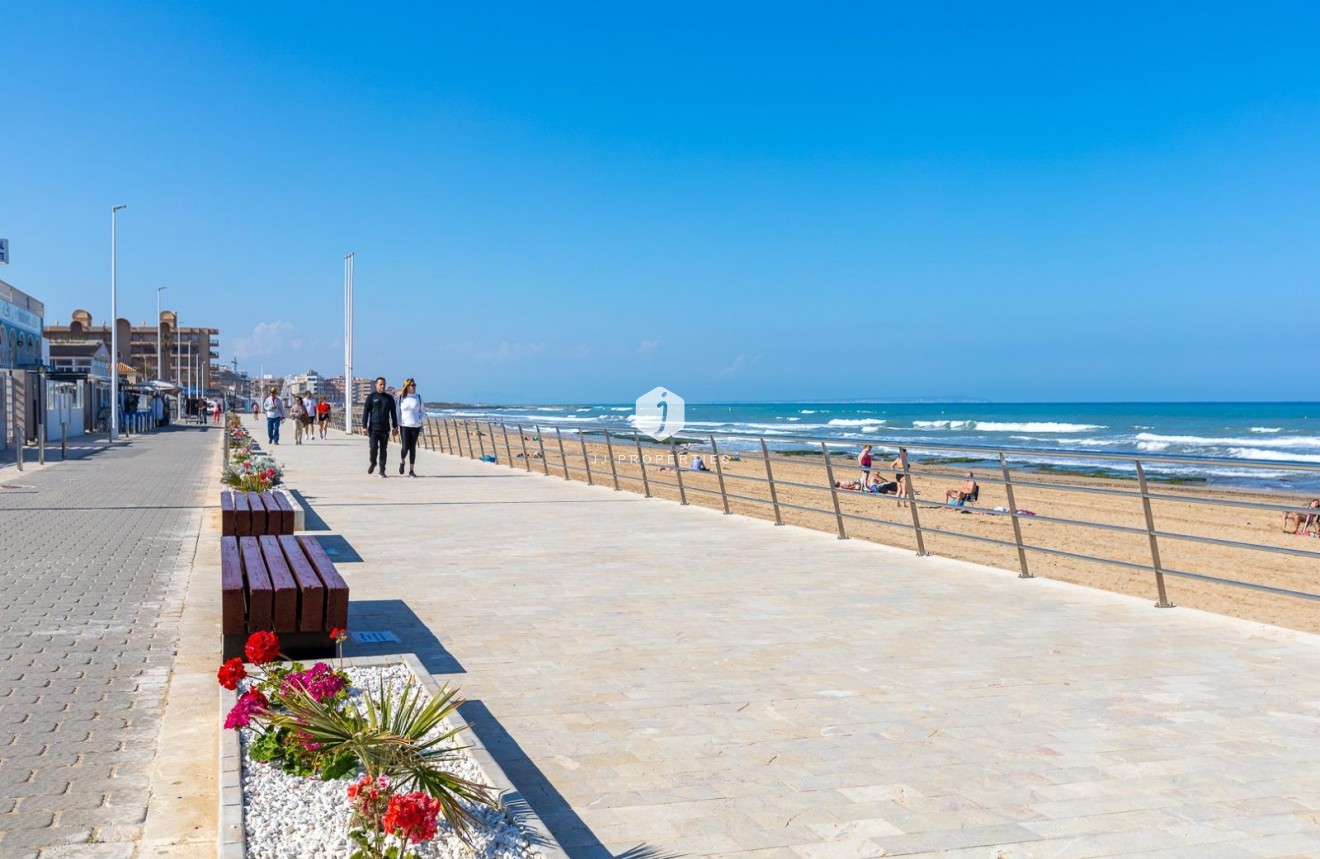 Tweedehands - Appartement / flat -
Torrevieja - La Mata