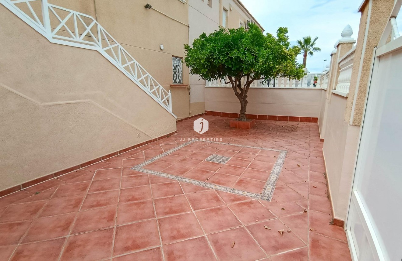 Tweedehands - Bungalow -
Torrevieja - Parque Acuático - Sector 25