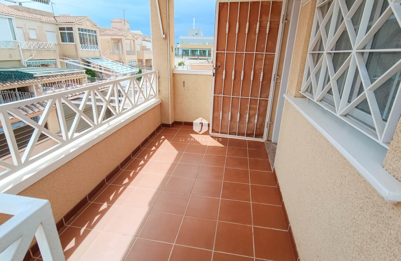 Tweedehands - Bungalow -
Torrevieja - Parque Acuático - Sector 25