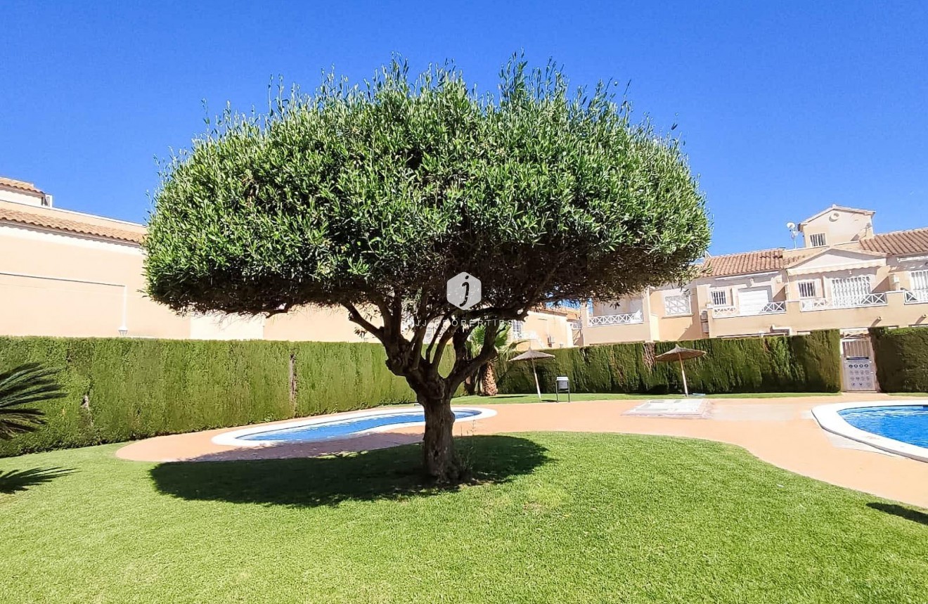 Tweedehands - Bungalow -
Torrevieja - Parque Acuático - Sector 25