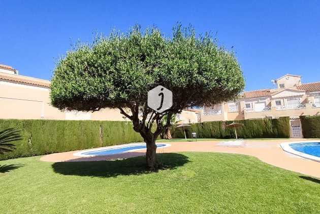 Tweedehands - Bungalow -
Torrevieja - Parque Acuático - Sector 25