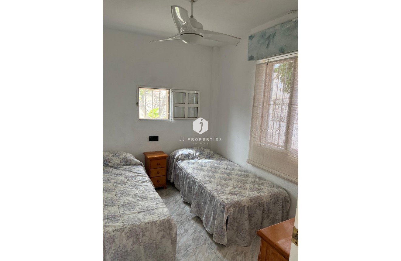 Segunda mano - Chalet -
Torrevieja - Doña ines