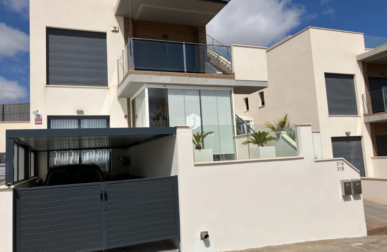 Segunda mano - Bungalow -
San Miguel de Salinas - Las Colinas