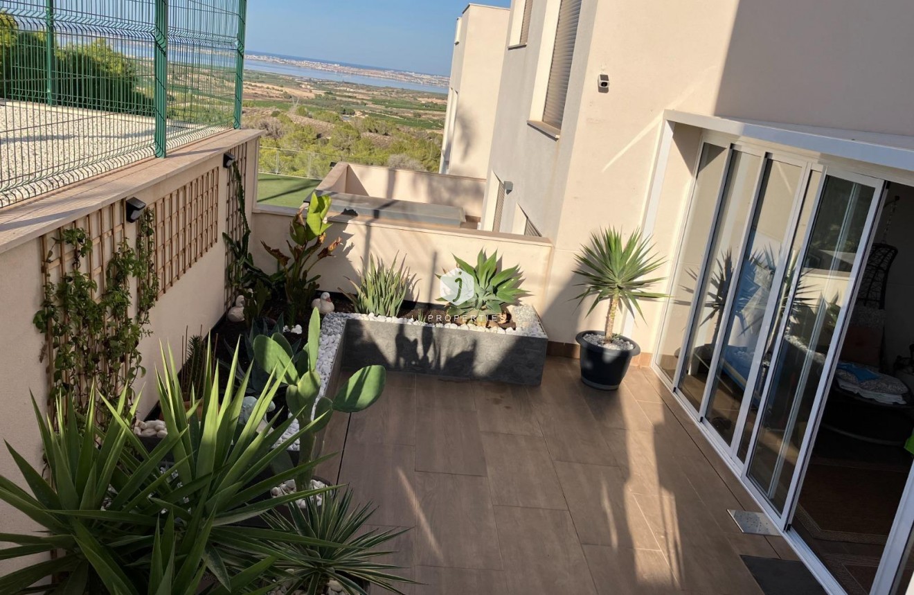 Segunda mano - Bungalow -
San Miguel de Salinas - Las Colinas