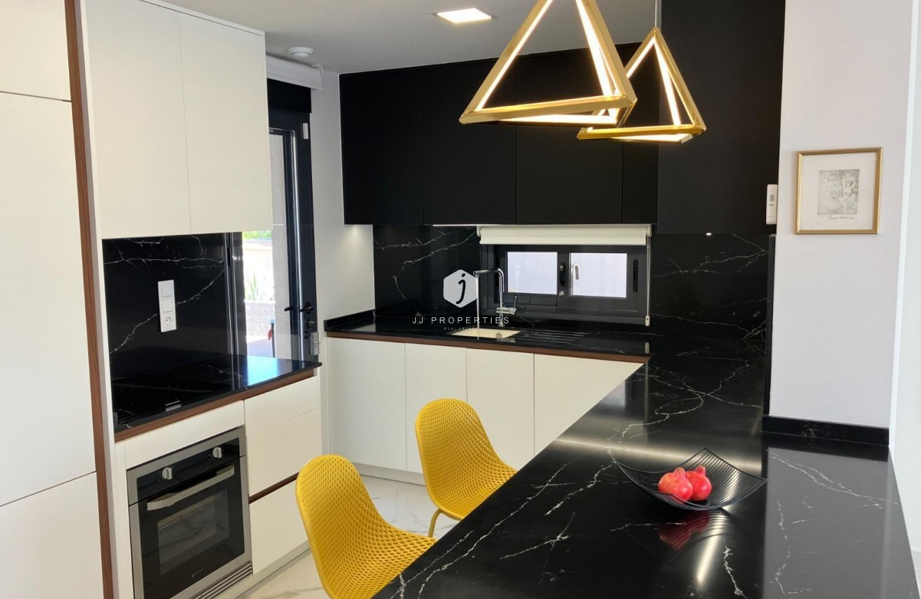 Segunda mano - Bungalow -
San Miguel de Salinas - Las Colinas