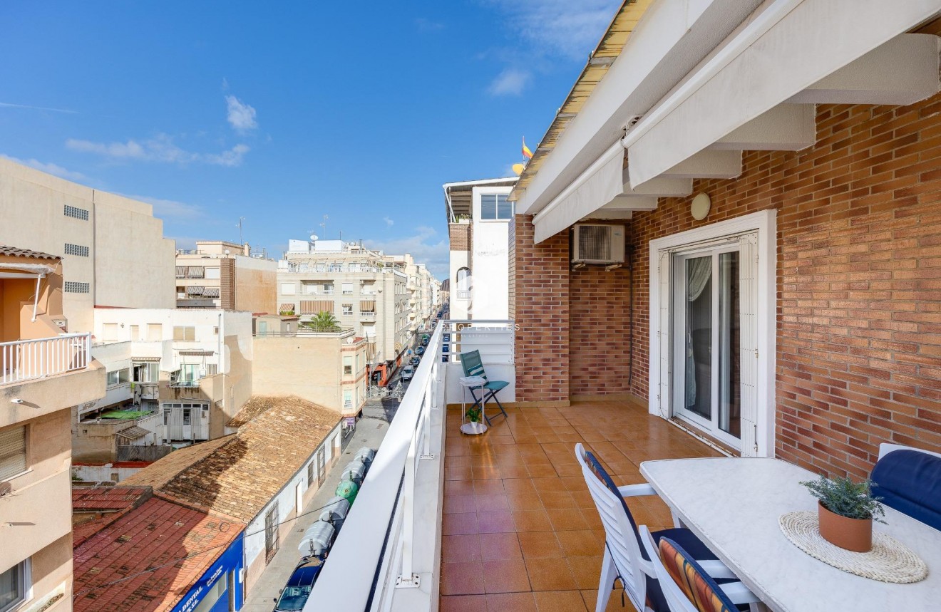 Tweedehands - Penthouse -
Torrevieja - Paseo maritimo
