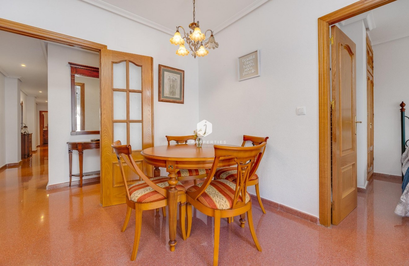 Tweedehands - Penthouse -
Torrevieja - Paseo maritimo