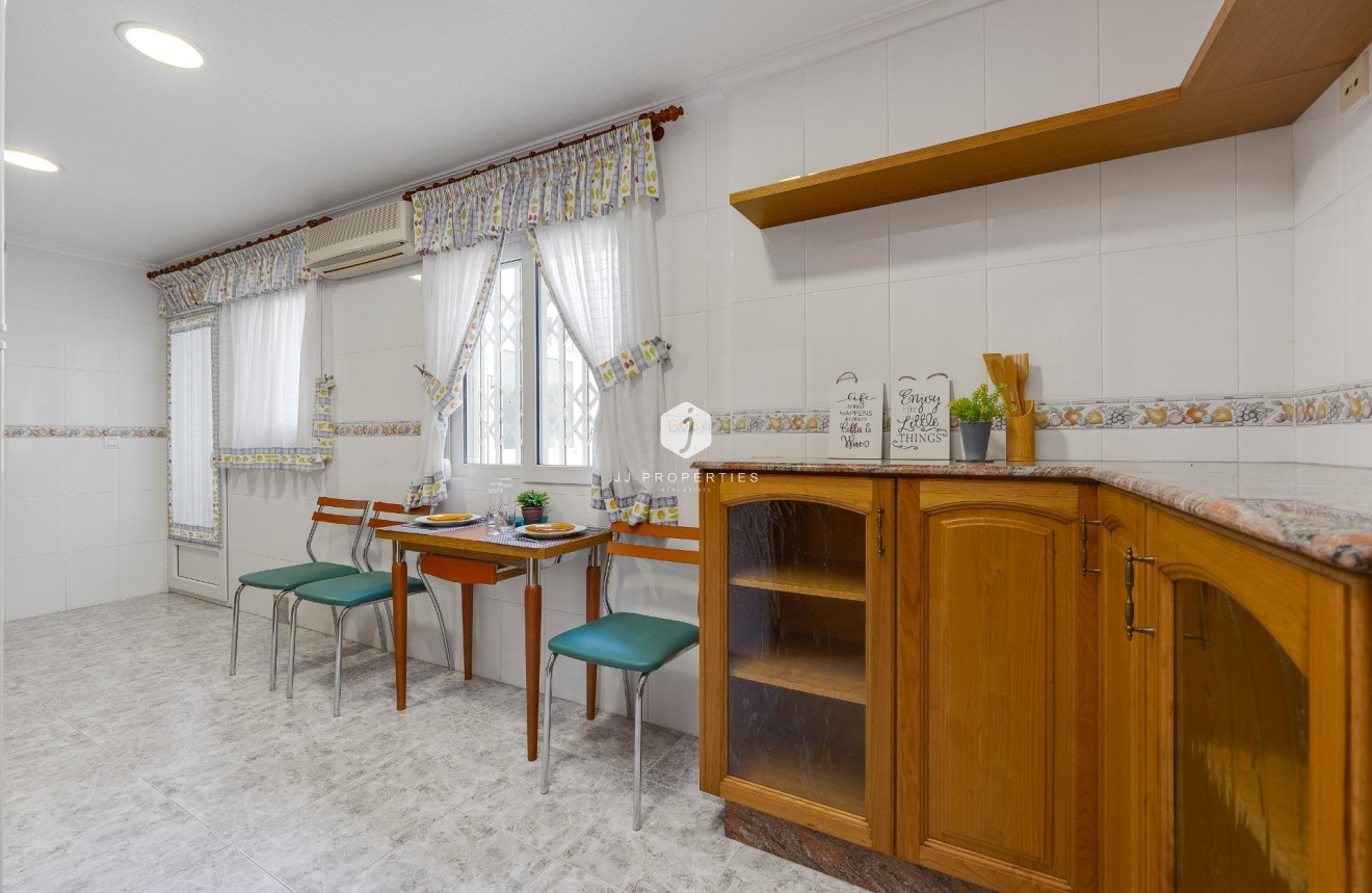 Tweedehands - Penthouse -
Torrevieja - Paseo maritimo