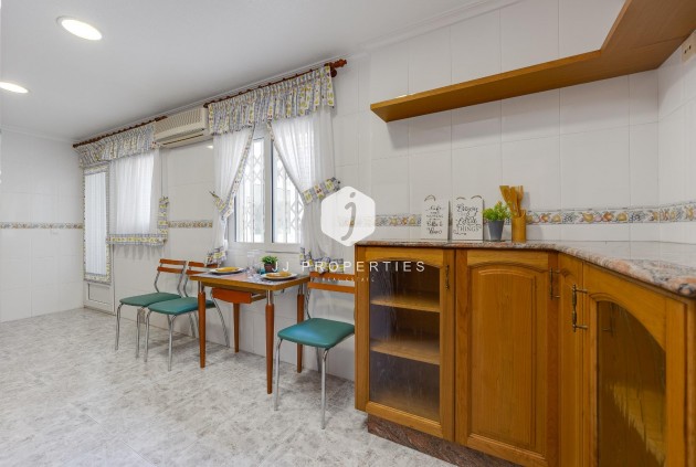 Tweedehands - Penthouse -
Torrevieja - Paseo maritimo